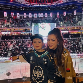 Rosálka má jméno Jaromíra Jágra dokonce i na čele.