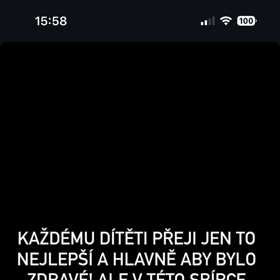 Plastic Queen řeší nadační sbírku. 