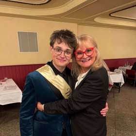 Na maturitní ples dorazili nejbližší. 