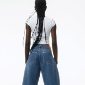 Skvělý střih mají i barrel džíny. H&M, 839 Kč