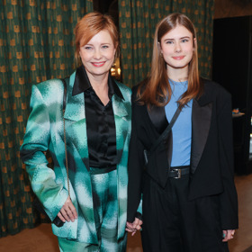 Jitka Schneiderová,  a její dcera Sofie Anna Švehliková stylově sladily své krásné outfity.