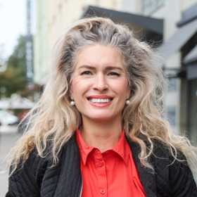 Od přírody má Olga Menzelová své vlasy kudrnaté a husté.