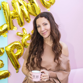 Takhle vypadá Olga Lounová v současné době - vlasy má vyžehlené, prodloužené a lehce zvlněné.