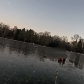 Policejní zásah na zamrzlé nádrži Bagr v parku Stromovka v Českých Budějovicích.