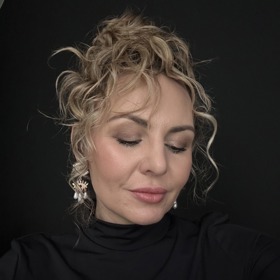 V novém díle pořadu 3 minuty stylu si ukážeme, jak si vytvořit tento lehce extravagantní účes. 