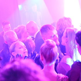 Nela Slováková a Radek Roušal si vyměňovali něžné doteky a pohledy.