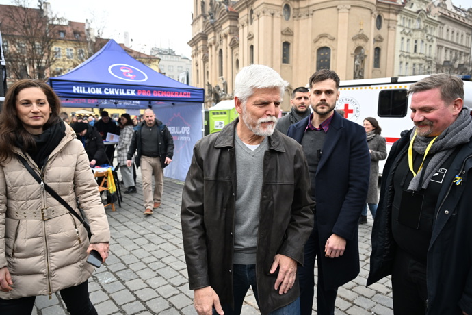 FOTO: Petr Pavel na Staroměstské náměstí. – stránka 67