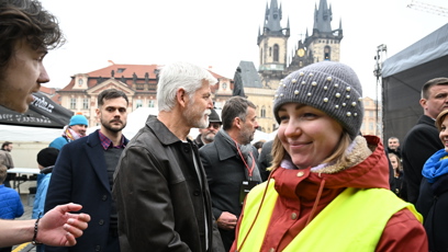 FOTO: Petr Pavel po příchodu na Staroměstské náměstí.