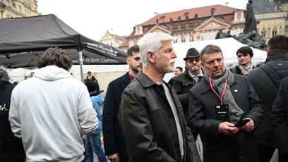 FOTO: Petr Pavel po příchodu na Staroměstské náměstí.