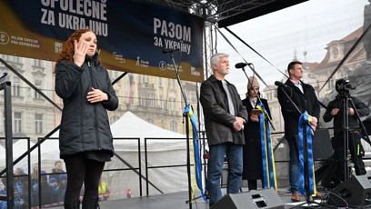 FOTO: Český prezident Petr Pavel na pódiu.