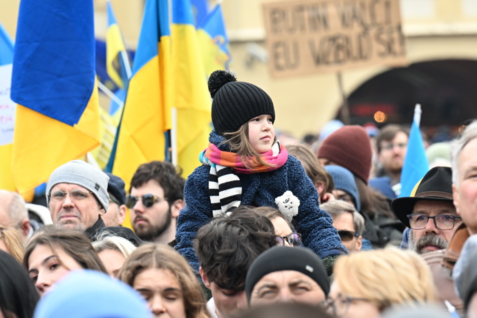 FOTO: Lidé přinesli i ukrajinské vlajky. – stránka 42