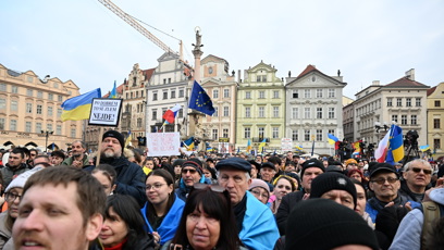 FOTO: Zaplněné Staroměstské náměstí podpořilo Ukrajinu.