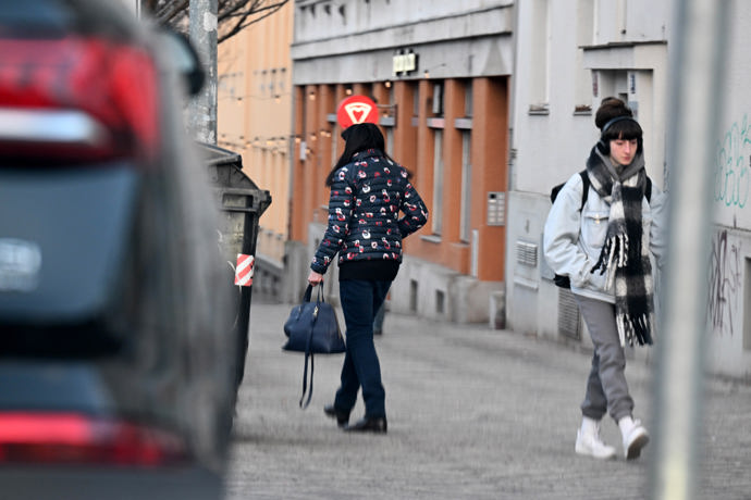 FOTO: Dagmar Patrasová na cestě domů. – stránka 233