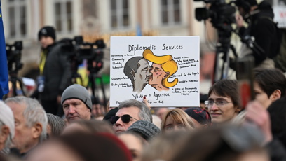 FOTO: Transparenty v davu.