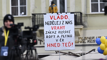 FOTO: Transparenty lidí, kteří přišli podpořit Ukrajinu.