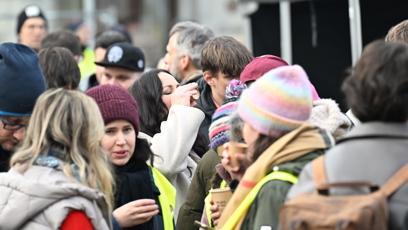 FOTO: Jitka Čvančarová s teplým nápojem.