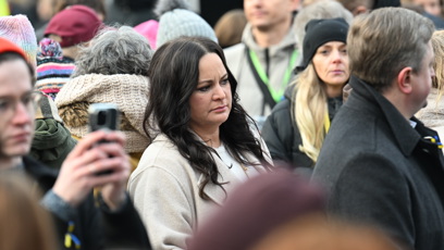 FOTO: Jitka Čvančarová mezi davem lidí.