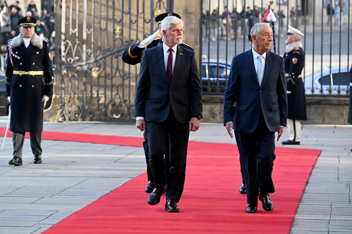 FOTO: Petr Pavel přivítal na Hradě portugalského prezidenta Marcela Rebela de Sousu. – stránka 887