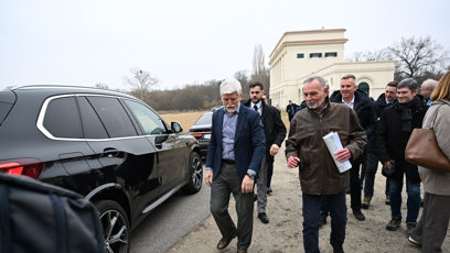 FOTO: Petr Pavel u svého vozu.