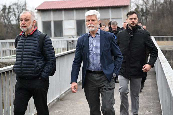 FOTO: Petr Pavel přechází most. – stránka 769