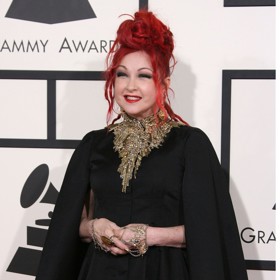 V roce 2014 zavítala zpěvačka na Grammy v ohnivě červených vlasech a rovnou si převzala cennou sošku za album Kinky Boots.