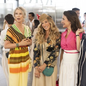 A tohle je skandál! I padesátnice mohou vypadat k světu, jak dokazují holky z pokračování kultovního Sexu ve městě. Přitom jsou stejně staré jako vetchá babička Boženy Němcové...