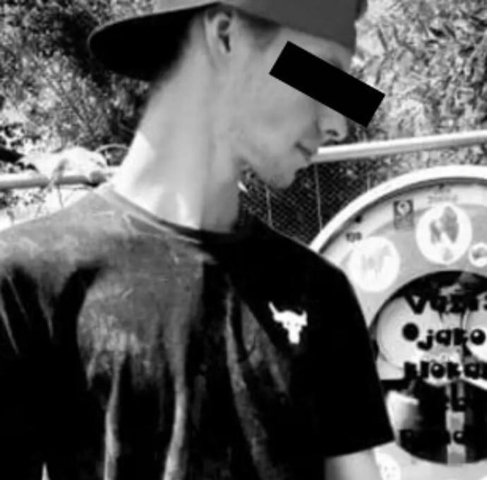 FOTO: Jednadvacetiletý mladík, který měl zálibu v rychlých autech. – stránka 1