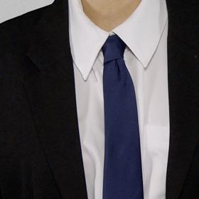 Druhým kravatovým uzlem v tutoriálu je Four in Hand.