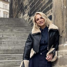 Dara Rolins svého snoubence brání.