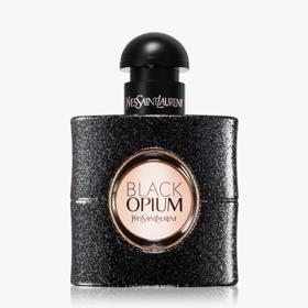 Ovocné hruškové tóny jsou v úvodu vůně Black Opium smíchané s květem pomerančovníku a okořeněné růžovým pepřem. Intenzivní kávové srdce je podbarveno jasmínovými akordy a základu parfémované vody dominuje hřejivá vanilka. Parfémová voda pro ženy Black Opium, Yves Saint Laurent, 2 705 Kč/90 ml