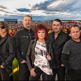 Dnes vystupuje Petra Janů se svou kapelou Amsterdam a posluchači se dočkají všech jejích největších hitů.