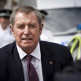 John Nettles jako detektiv z Midsomeru.