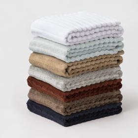 Ručník z bavlněného froté, LeJaan, 430 Kč/ks