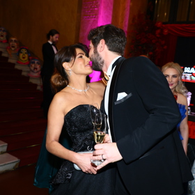 O polibky nebyla nouze.