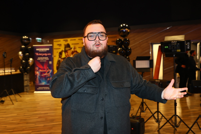 FOTO: YouTuber FattyPillow na premiéře filmu Bez trenek. – stránka 41