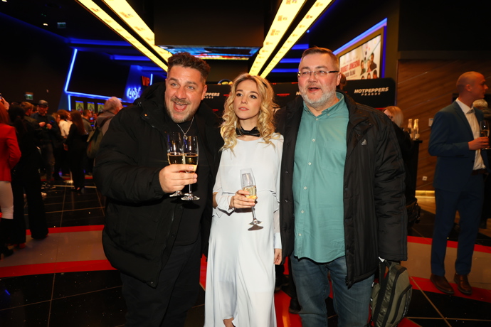 FOTO: Michal Hollan a Bohdan Tůma na premiéře film Bez trenek. – stránka 41