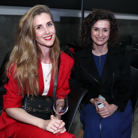 Na večírku se Jana Bernášková pozdravila se svou kolegyní Lucií Štěpánkovou.