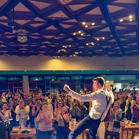 Dnes Martin Hranáč objíždí Českou republiku se svou stand-up show.