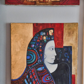 Jeden z obrazů, které zdobí zdi u paní Chantal.