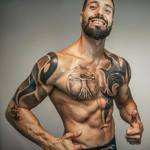 Teď říká, že má dole nějakých 15 kilo tuku. 