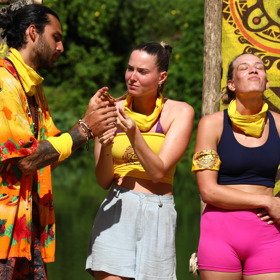 Roman Kunčár, Michaela Svobodová a Ivana Bartáková při ochutnávání odměny.