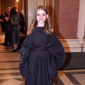 Klára Kitto, hvězda filmu Amerikánka, vynesla na slavnostní předávání cen Český lev černé šaty od návrhářky Hany Zárubové.