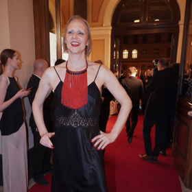 Postěžovala si nám, že největší oříšek bylo pro ni sehnat adekvátní silonky v její velikosti.