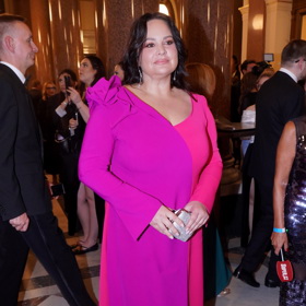 Jitka Čvančarová mezi ostatními hosty zářila díky barvě svých šatů.