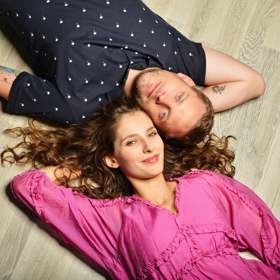 Sara Sandeva a Jakub Prachař se potkávali nejen doma, ale i na place. 