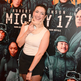 Zpěvačka Genny Ciatti byla na premiéře vysmátá.