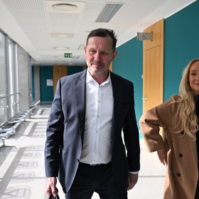 Jaromír Soukup se spolu se svou právničkou usmívali.