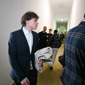 Údajně poškozený Denis Železný u soudu.