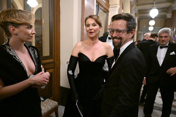 FOTO: Jan Dolanský a Lenka Vlasáková si večer užívali. – stránka 104