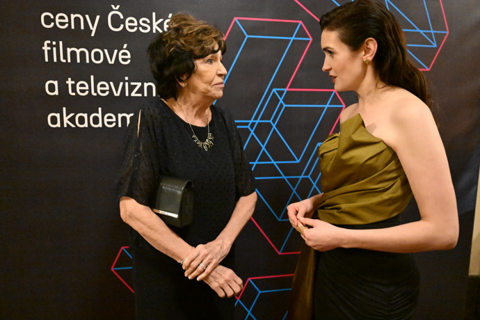 FOTO: Po slavnostním přenosu Českého lva bylo veselo. – stránka 99